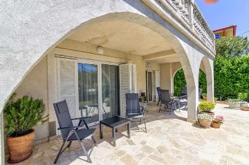 2-Bedroom Apartment in Novi Vinodolski with Garden BBQ