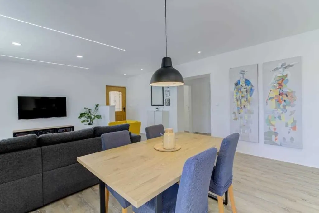 2-Bedroom Apartment in Novi Vinodolski with Garden BBQ