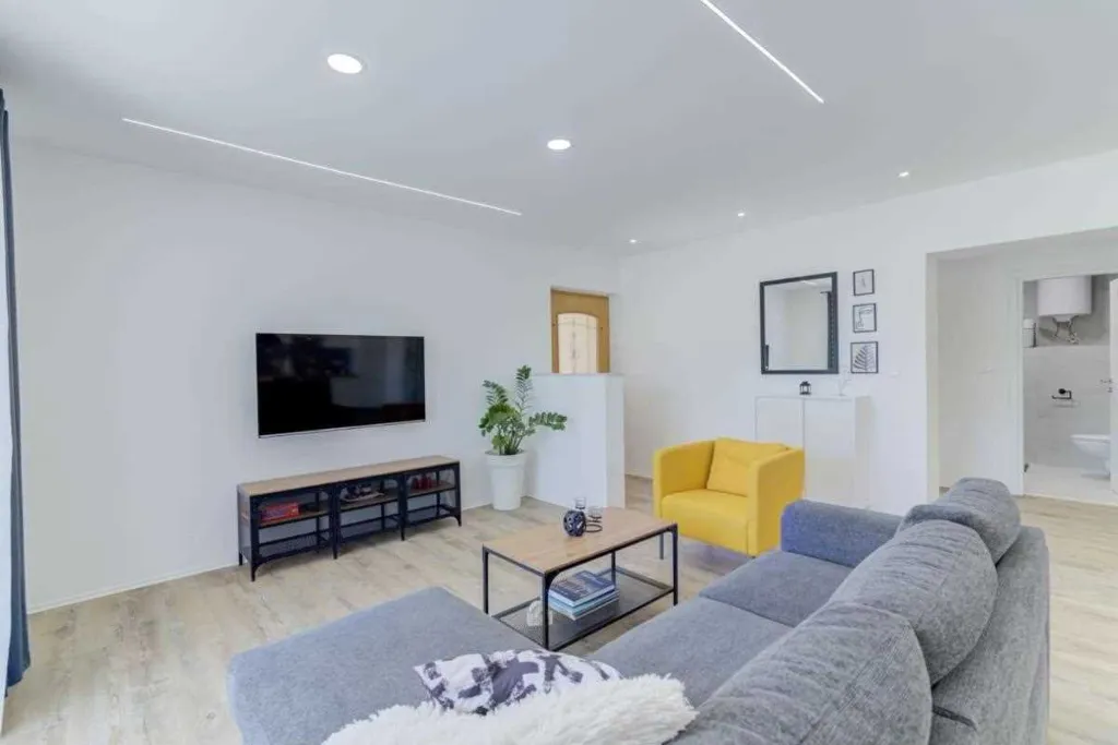 2-Bedroom Apartment in Novi Vinodolski with Garden BBQ