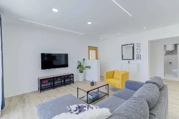 2-Bedroom Apartment in Novi Vinodolski with Garden BBQ