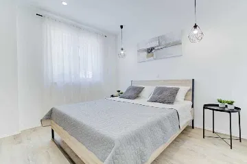 2-Bedroom Apartment in Novi Vinodolski with Garden BBQ