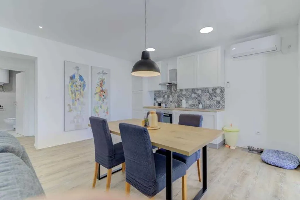 2-Bedroom Apartment in Novi Vinodolski with Garden BBQ