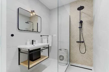 2-Bedroom Apartment in Novi Vinodolski with Garden BBQ