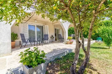 2-Bedroom Apartment in Novi Vinodolski with Garden BBQ