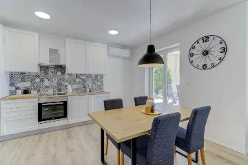 2-Bedroom Apartment in Novi Vinodolski with Garden BBQ