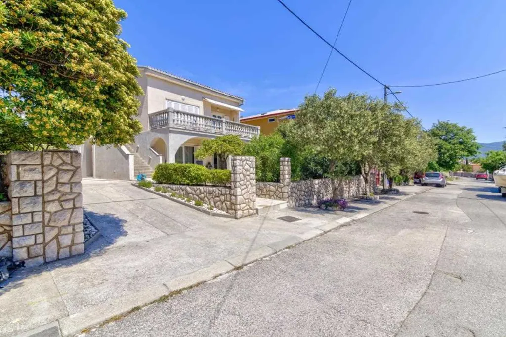2-Bedroom Apartment in Novi Vinodolski with Garden BBQ