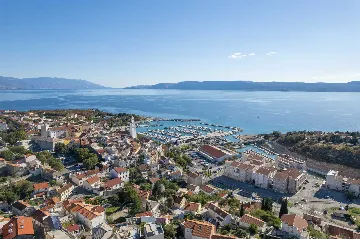 2-Bedroom Apartment in Novi Vinodolski with Garden BBQ