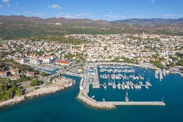 2-Bedroom Apartment in Novi Vinodolski with Garden BBQ