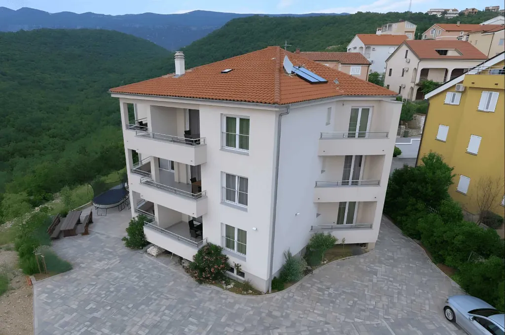 Crikvenica 2-Bedroom Apartment for up to 6