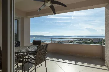 Crikvenica Apartment with Sea-View Balcony