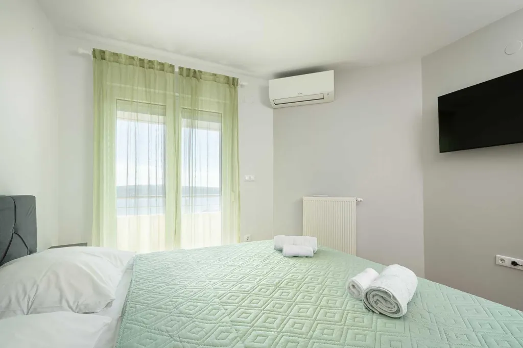 Crikvenica Apartment with Sea-View Balcony