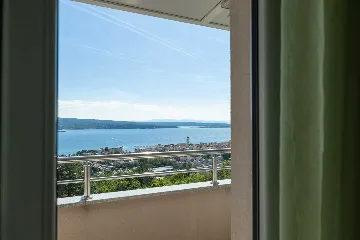 Crikvenica Apartment with Sea-View Balcony