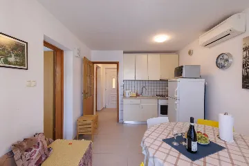 Seaside Apartment with Panoramic Views in Klek