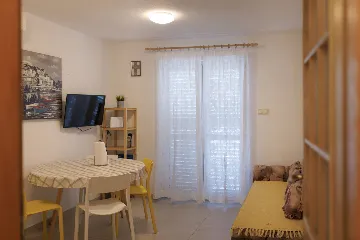 Seaside Apartment with Panoramic Views in Klek