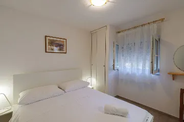 Seaside Apartment with Panoramic Views in Klek