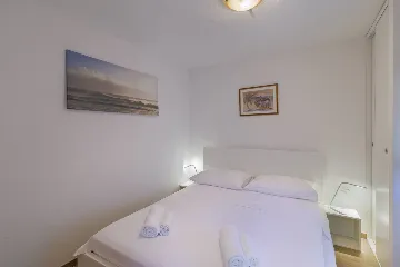 Seaside Apartment with Panoramic Views in Klek