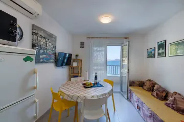 Seaside Apartment with Panoramic Views in Klek