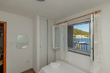 Seaside Apartment with Panoramic Views in Klek