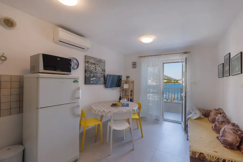 Seaside Apartment with Panoramic Views in Klek
