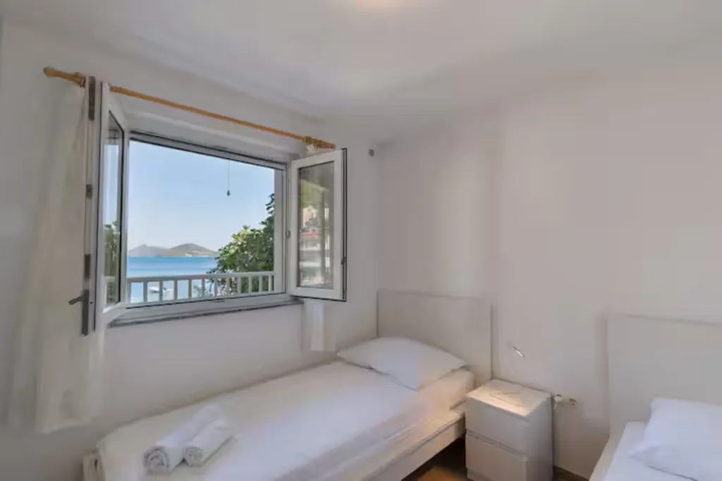 Seaside Apartment with Panoramic Views in Klek