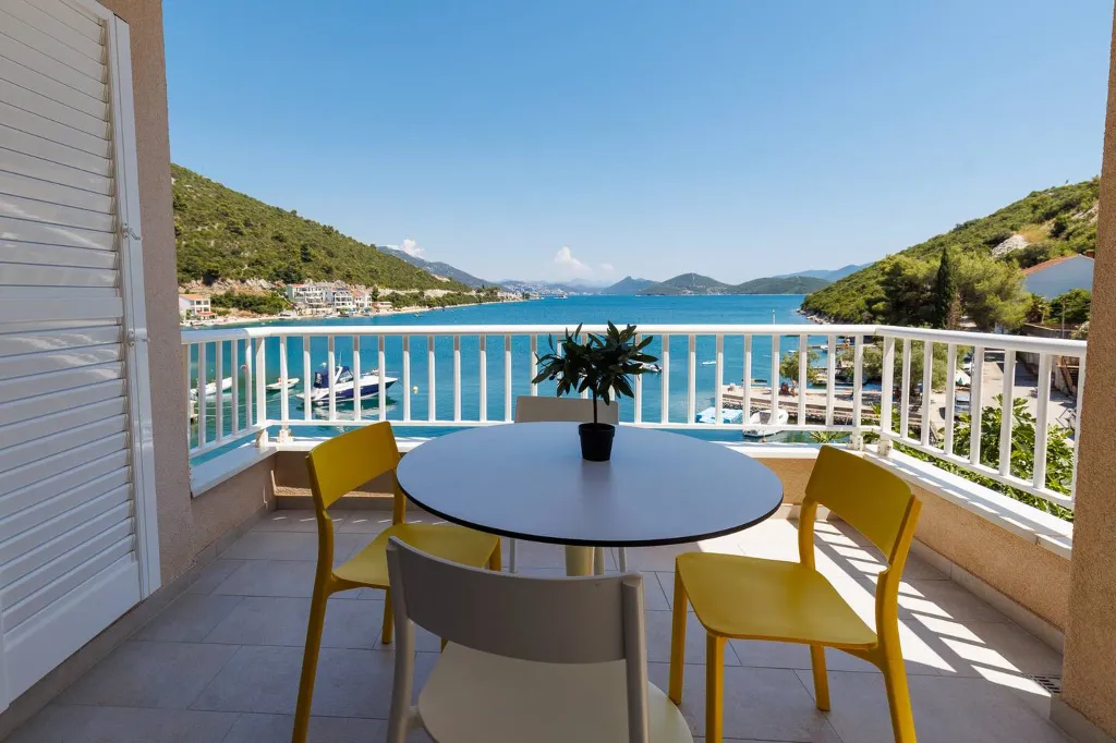 Duboka Klek Apartment with 2 Bedrooms for 4