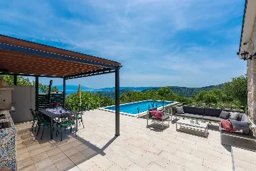 Spacious 4-Bedroom Villa in Bribir, Croatia
