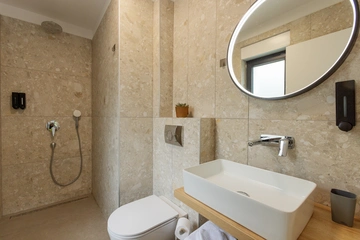 Villa in Grizane-Belgrad for 7 Guests