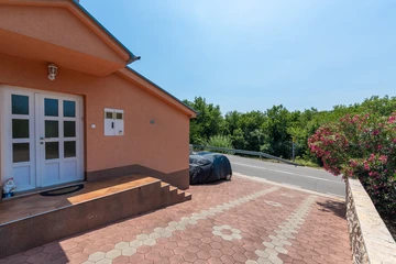 Cozy 1-Bedroom Apartment in Bribir with Terrace