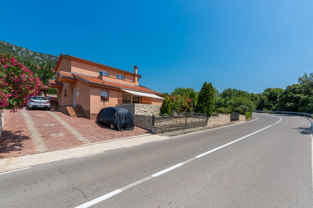 Cozy 1-Bedroom Apartment in Bribir with Terrace