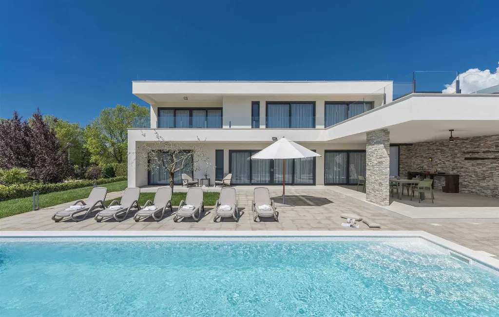 Bužinija 4-Bedroom Villa for 8 Guests
