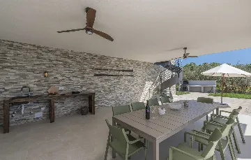 Bužinija 4-Bedroom Villa for 8 Guests
