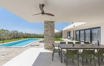 Bužinija 4-Bedroom Villa for 8 Guests