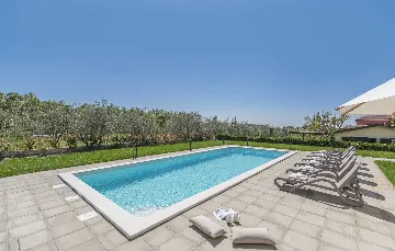 Bužinija 4-Bedroom Villa for 8 Guests