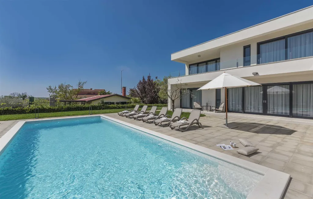 Bužinija 4-Bedroom Villa for 8 Guests