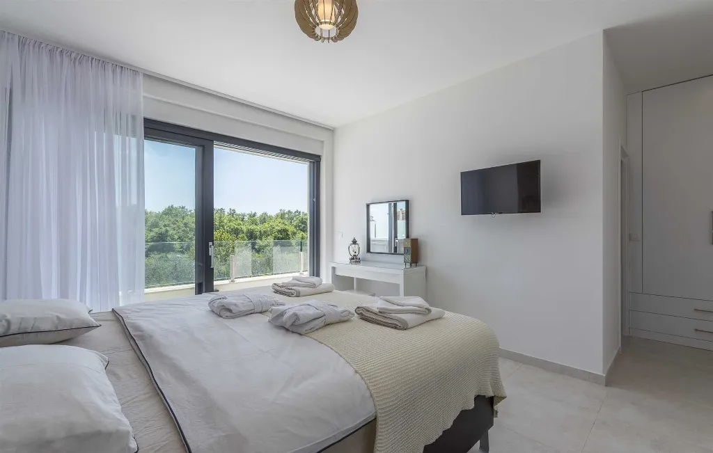 Bužinija 4-Bedroom Villa for 8 Guests
