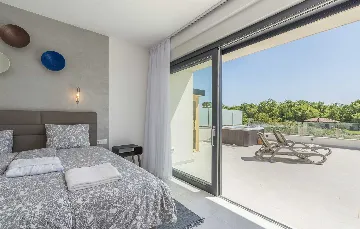 Bužinija 4-Bedroom Villa for 8 Guests