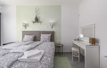 Bužinija 4-Bedroom Villa for 8 Guests