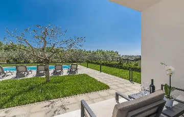 Bužinija 4-Bedroom Villa for 8 Guests