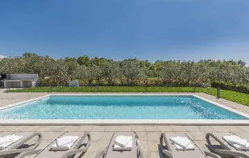 Bužinija 4-Bedroom Villa for 8 Guests