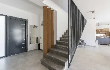 Bužinija 4-Bedroom Villa for 8 Guests