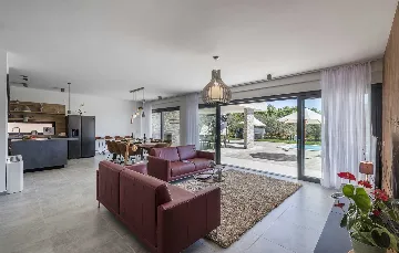 Bužinija 4-Bedroom Villa for 8 Guests