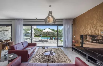 Bužinija 4-Bedroom Villa for 8 Guests