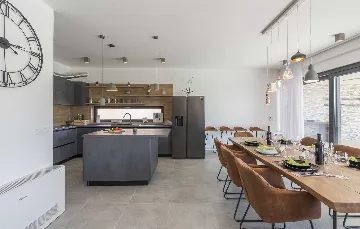 Bužinija 4-Bedroom Villa for 8 Guests