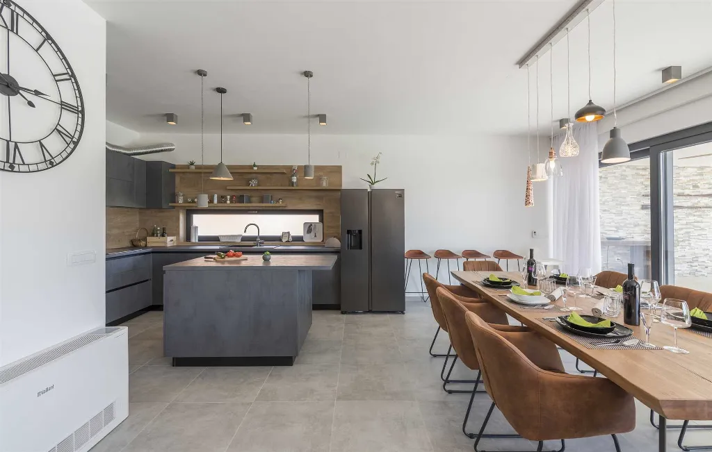 Bužinija 4-Bedroom Villa for 8 Guests