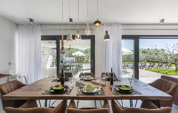 Bužinija 4-Bedroom Villa for 8 Guests