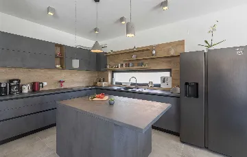 Bužinija 4-Bedroom Villa for 8 Guests