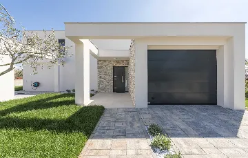 Bužinija 4-Bedroom Villa for 8 Guests