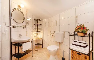 2-Bedroom Villa in Grižane-Belgrad (Up to 5)