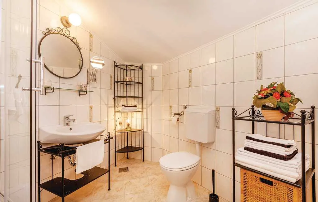 2-Bedroom Villa in Grižane-Belgrad (Up to 5)