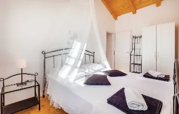 2-Bedroom Villa in Grižane-Belgrad (Up to 5)